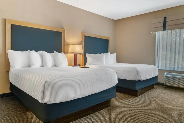 جناح بسرير كوين لذوي الإعاقة، Cambria Hotel Traverse City 1/4