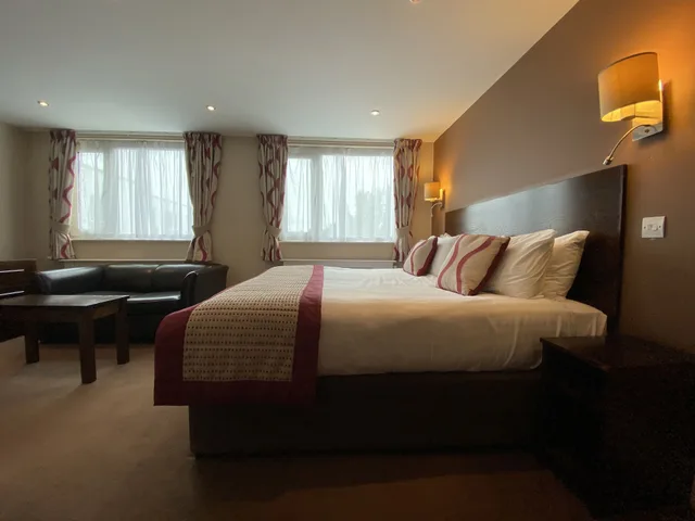 غرفة ديلوكس بسرير كينج، Great Barr Hotel 4/8