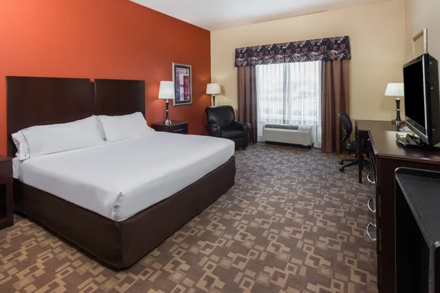 غرفة قياسية بسرير كينج لذوي الإعاقة، Holiday Inn Express & Suites Lexington Dtwn Area-Keenland 2/8