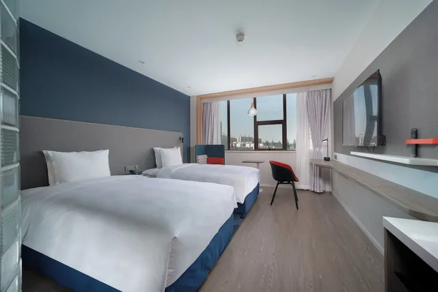 غرفة قياسية بسريرين منفصلين، HOLIDAY INN EXPRESS SHANGHAI JINQIAO CENTRAL 3/9