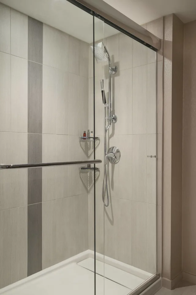 غرفة بسرير كينج، Marriott Eaton Centre Toronto 15/16