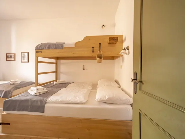 1 Bedroom, Apartment, Queen and Twin Beds, Apartment House Berghi Ii 9/10