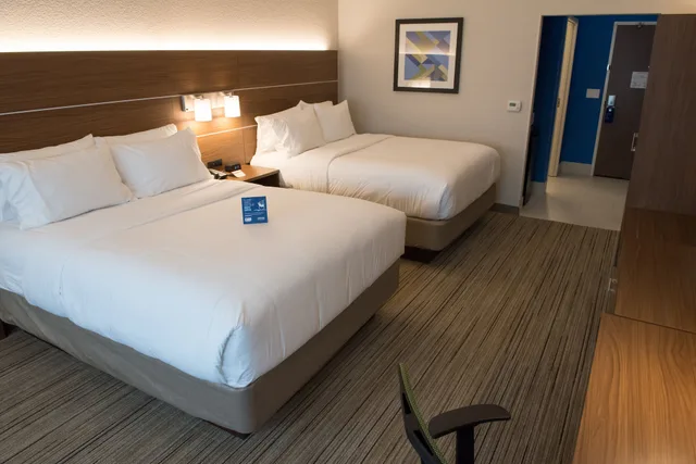 غرفة قياسية بسريرين كوين لذوي الإعاقة، Holiday Inn Express Hotel Suites East Lansing 1/7
