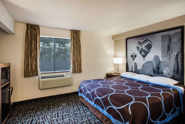 غرفة بسرير كينج لذوي الإعاقة، Super 8 by Wyndham Flagstaff 2/8