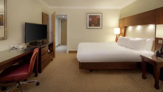 غرفة بسرير مزدوج، DoubleTree by Hilton Belfast Templepatrick Golf & Country Club 2/3
