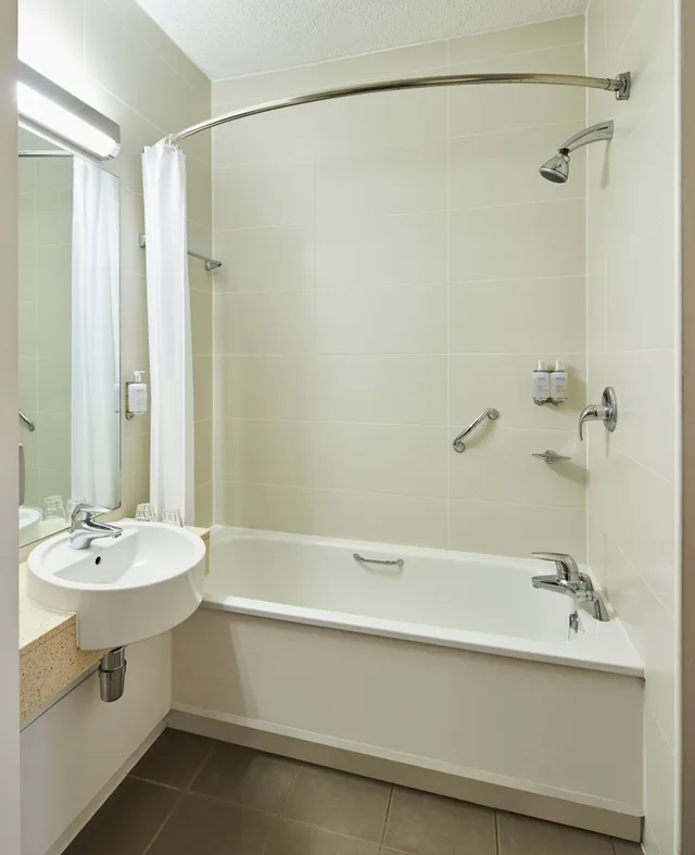 غرفة سوبيريور بسرير مزدوج وسرير فردي، Leonardo Hotel Bradford 2/4