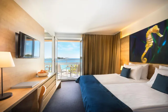 غرفة عائلية سوبيريور بإطلالة على البحر بشرفة، Remisens Hotel Epidaurus 3/7