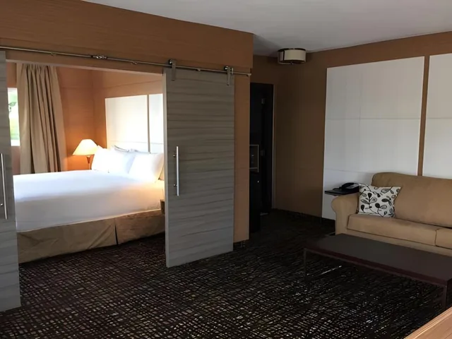 غرفة بسرير كوين بغرفتي نوم، The Garden Hotel and Resort 9/9