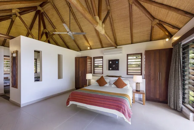 2 Bedrooms, Villa, King Bed, 3 Beds, Beach Front، ERATAP BEACH RESORT 1/1