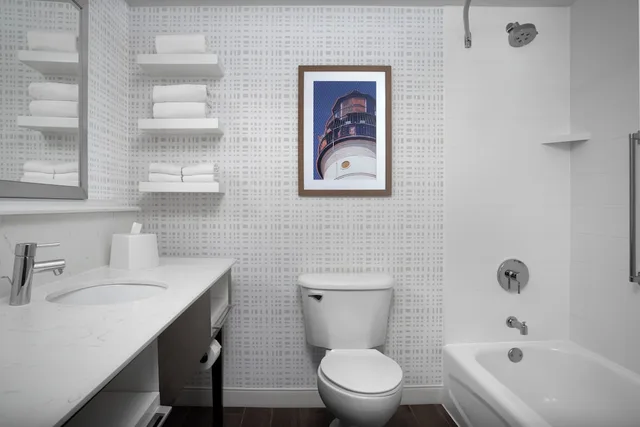 غرفة قياسية بسرير كينج مع أريكة لذوي الإعاقة، Hampton Inn Fort Lauderdale/Downtown Las Olas 8/10