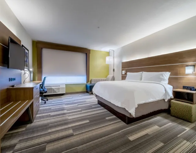 غرفة بسرير كينج، Holiday Inn Express Suites Marion 1/4
