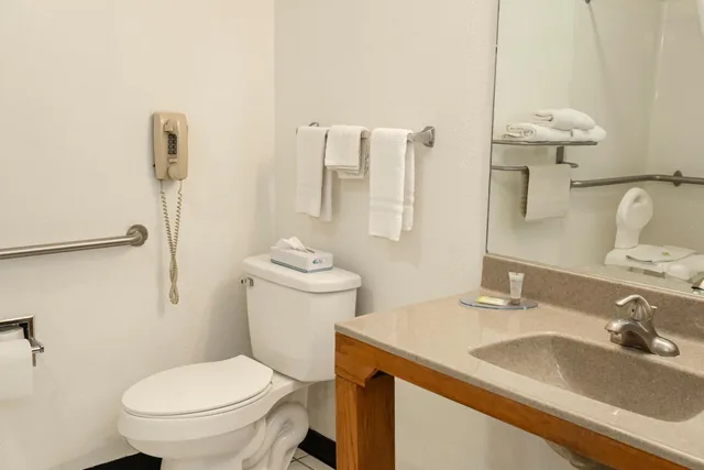 غرفة بسرير كينج لذوي الإعاقة، New Victorian Inn York 6/8