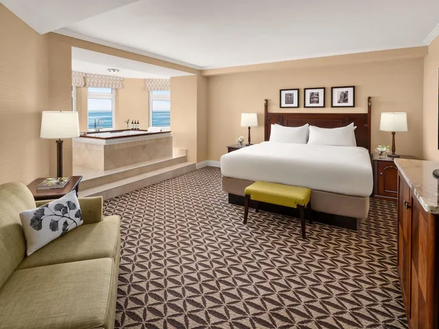 غرفة ديلوكس بسرير كينج بإطلالة على النهر بجاكوزي، Fairmont Le Manoir Richelieu 2/4