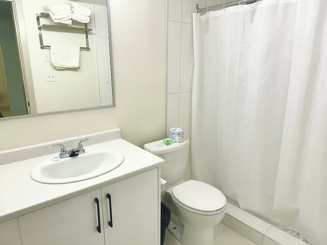 غرفة قياسية بسرير كوين، Canadian Inn 5/6