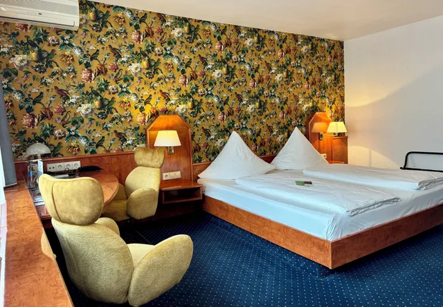 غرفة قياسية بسرير كوين، HOTEL WÜRTTEMBERGER HOF 7/10