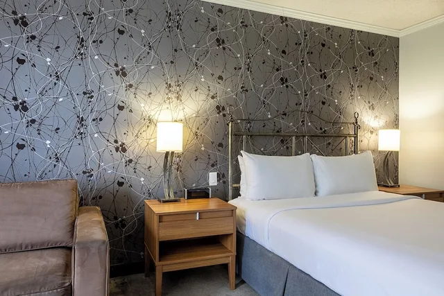 غرفة كومفورت بسرير كوين بإطلالة على الجبل مع أريكة، Chateau Bromont 1/10