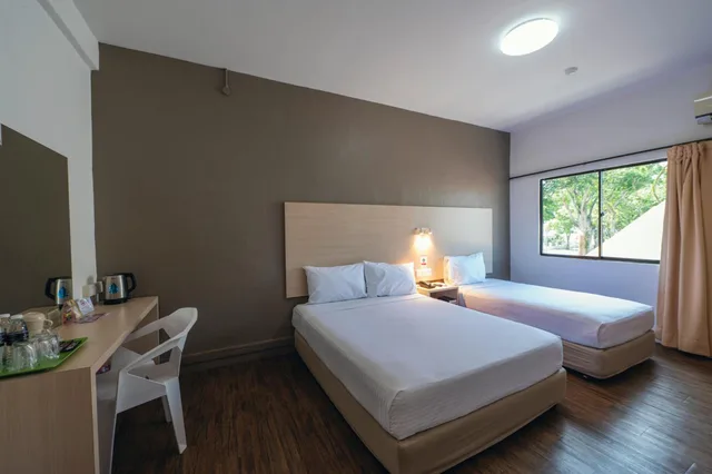 غرفة ديلوكس ثلاثية بسرير كوين وسرير فردي، Ymca International Hostel 1/2
