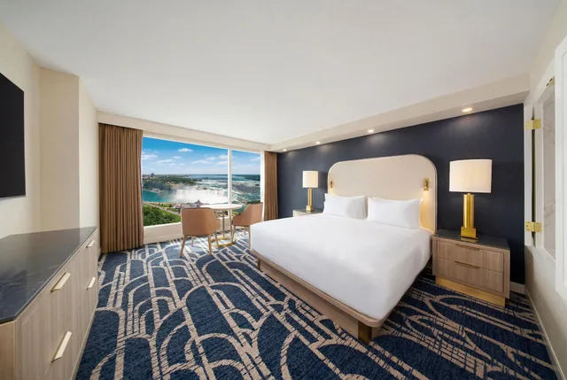Presidential, Premium, Junior Suite, King Bed, Falls View, Jetted Tub، Embassy Suites By Hilton Niagara Falls Fallsview 2/3