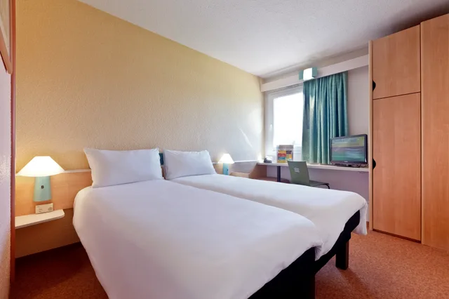 غرفة قياسية بسريرين منفصلين، Ibis Leiria Fatima 4/8
