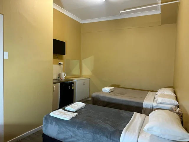 غرفة ثلاثية، CENTRAL PRIVATE HOTEL 1/1