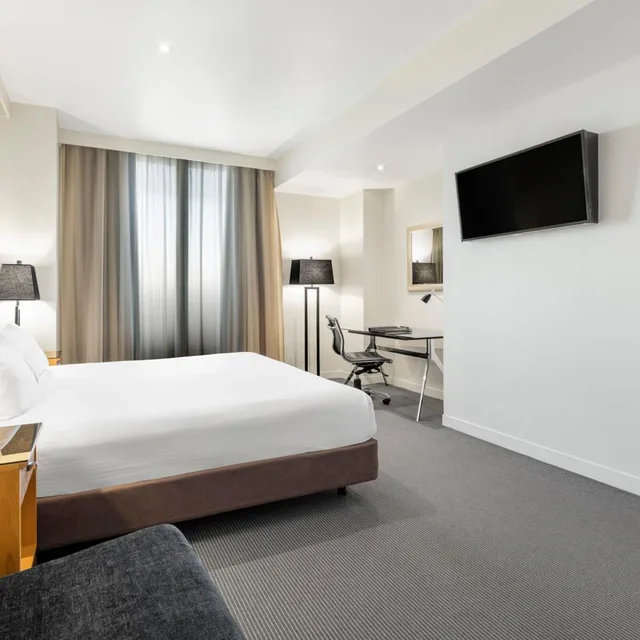 غرفة بسرير كينج وسرير كوين، Flagstaff Gardens Hotel 4/7