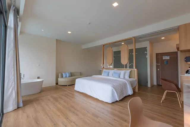 Junior Suite, King Bed, Infinity Aonang Krabi 4/8