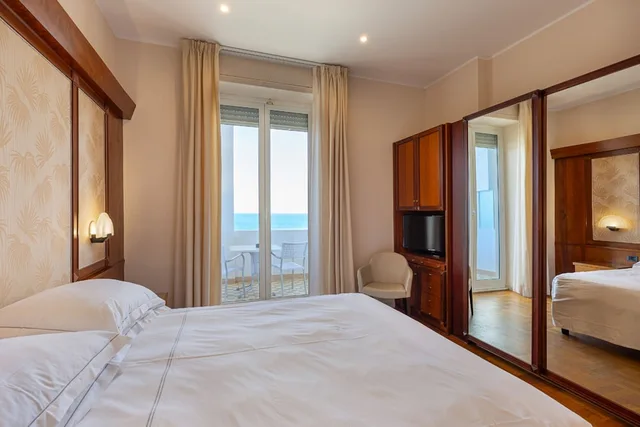 Deluxe, Twin Beds, Sea View, Two Story, Balcony، Grand Hotel Mediterranee 1/6