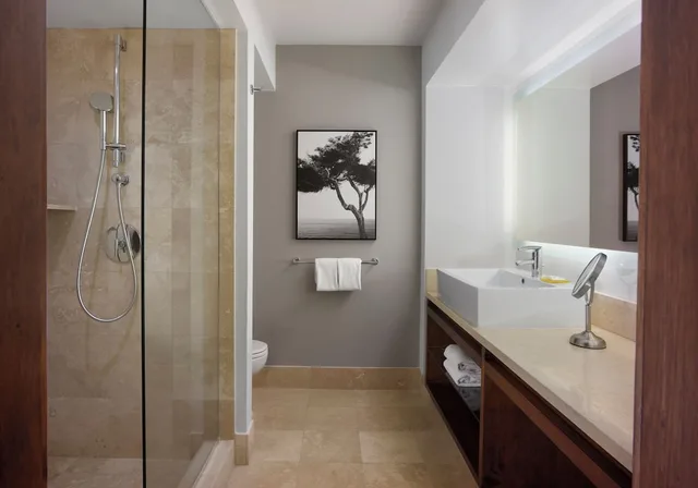 Room, King Bed, Golf Course View, Balcony، Hyatt Regency Monterey Hotel and Spa on Del Monte Golf Course 5/6