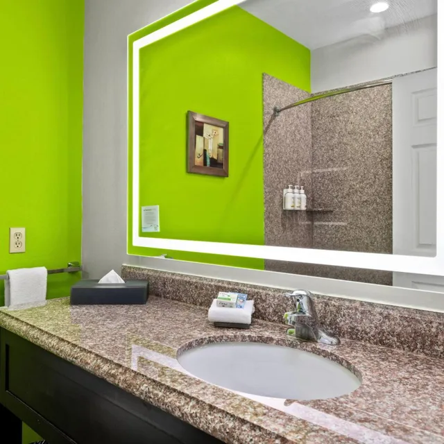 جناح تنفيذي بسرير كوين مع أريكة، La Quinta Inn Suites Raymondville 8/10