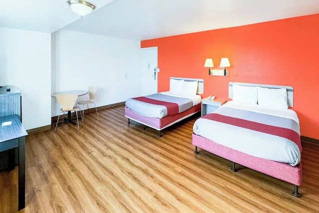 غرفة قياسية بسريرين مزدوجين، Studio6 Suites Bellflower, CA - Los Angeles 4/7