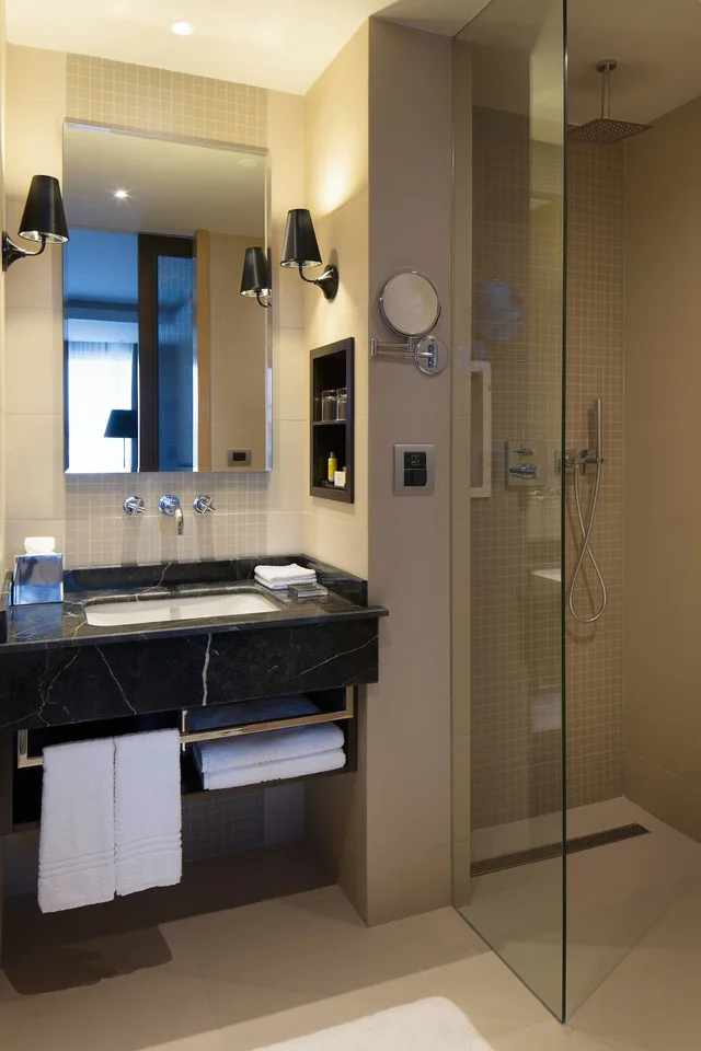 جناح جونيور بسرير كينج مع أريكة، Skopje Marriott Hotel 5/5