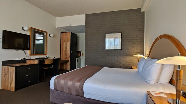 Standard, King Bed, Quality Inn Dubbo International 3/6