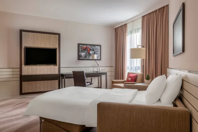 غرفة سوبيريور بسرير كينج مع أريكة، Munich Airport Marriott Hotel 3/3