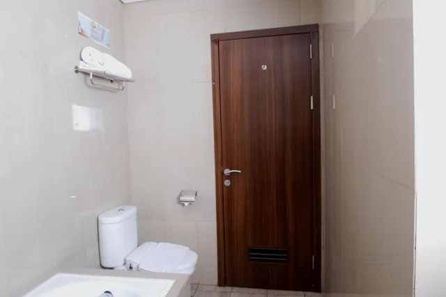 غرفة بسرير كينج بإطلالة على البحيرة، Pakons Prime Hotel 3/6