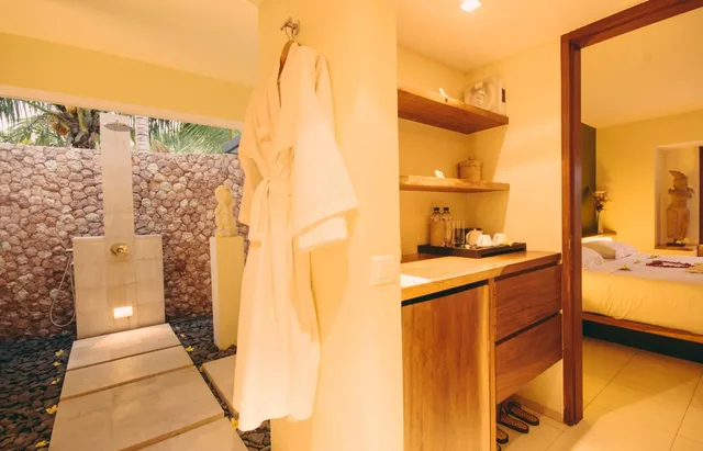 غرفة قياسية بسرير كينج بإطلالة على المسبح، Villa Sabandari 7/9
