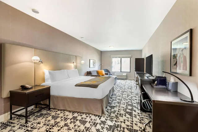 جناح بسرير كينج وسرير فردي لذوي الإعاقة، Cambria Hotel Copper Mountain 1/4