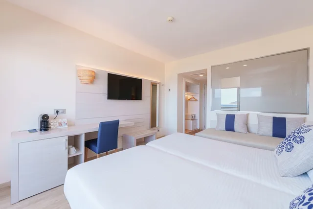 Room, Single, Double Bed, Pool View, Balcony, Globales Janeiro 2/3