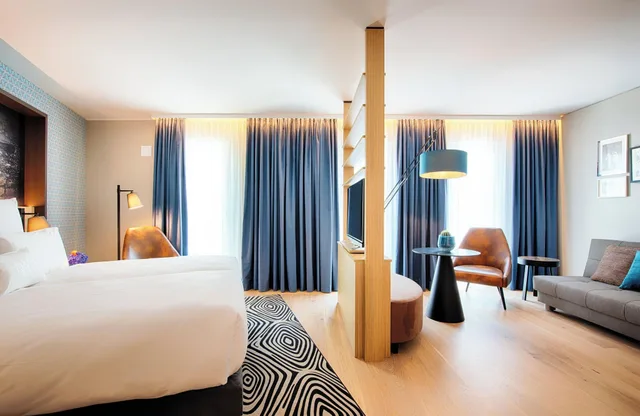 جناح جونيور بسرير مزدوج مع أريكة، NYX Hotel Munich by Leonardo Hotels 3/5