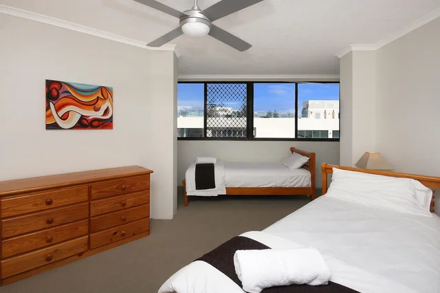 2 Bedrooms, Queen and Twin Beds, Ocean Front، SPINDRIFT ON THE BEACH 2/5