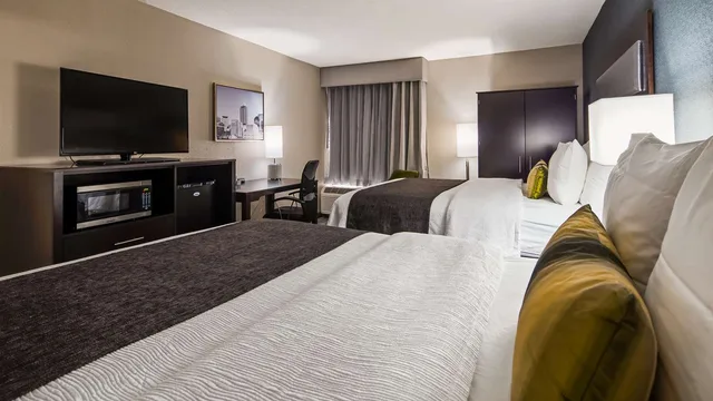 غرفة بسريرين كوين، Best Western Plus Indianapolis NW Hotel 2/3