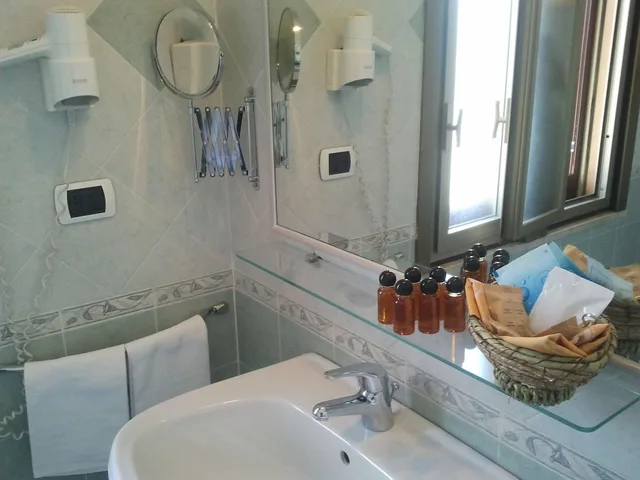 غرفة كلاسيكية بسرير مزدوج أو سريرين منفصلين بإطلالة على الحديقة بشرفة، Jonic Hotel Mazzaro' 4/5