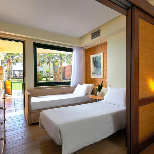 غرفة عائلية، Sirens Beach Hotel 1/10