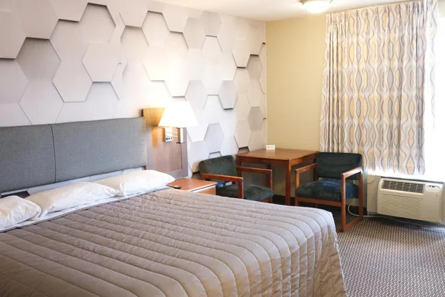غرفة سوبيريور بسرير كينج، Regency Inn 7/10