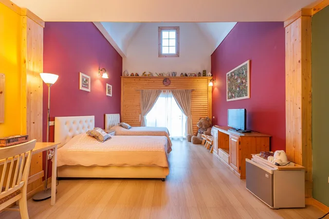 Mezzanine, Deluxe، Belmont Village 1/1