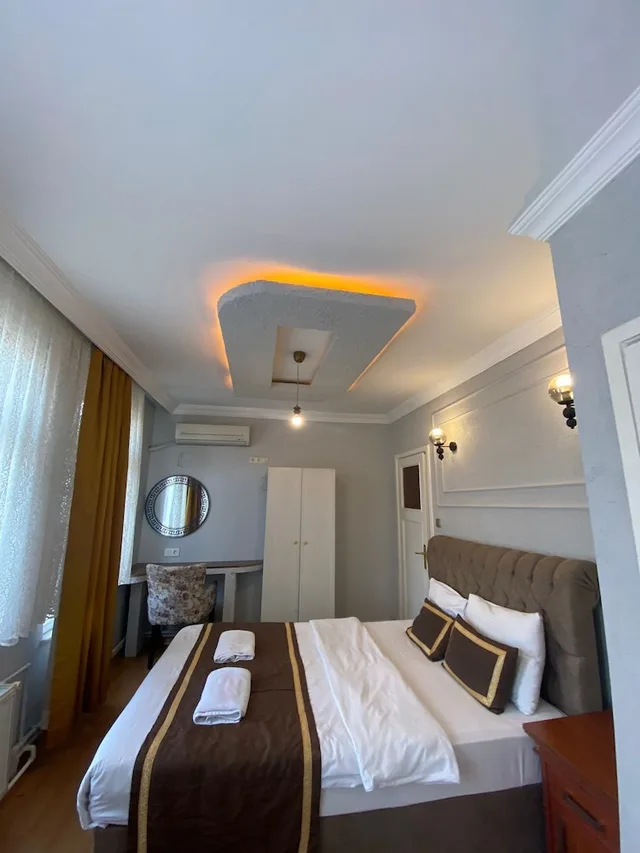2 Bedrooms, Basement, Apartment, 1 Queen and 2 Queen Beds، Berce Hotel 2/10