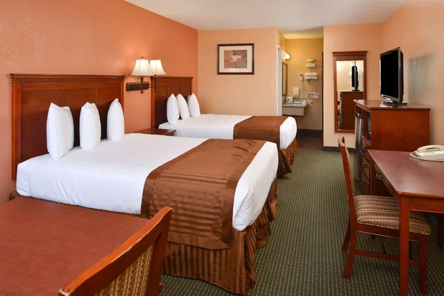 غرفة بسريرين كوين، Americas Best Value Inn & Suites-East Bakersfield 2/4