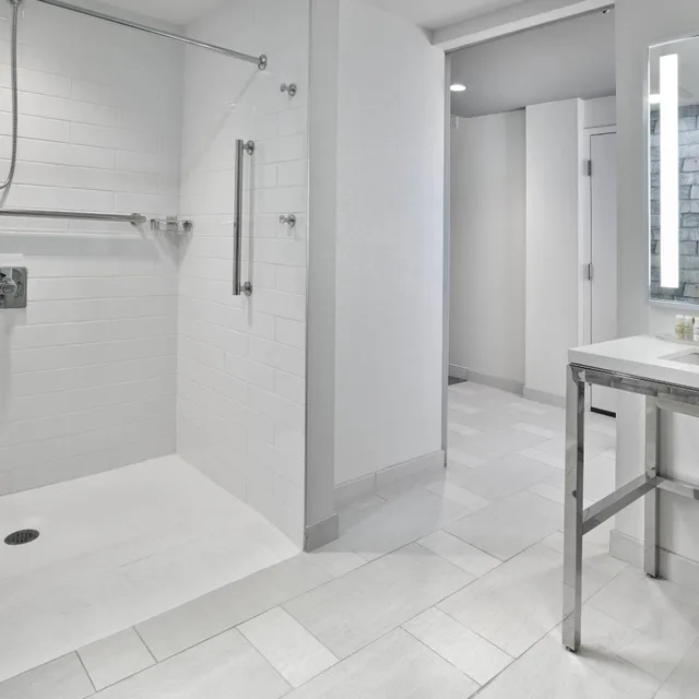 غرفة كلوب بسرير مزدوج، RENAISSANCE EDMONTON AIRPORT HOTEL 5/5