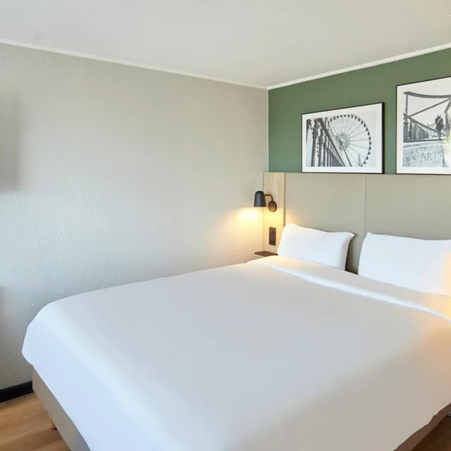 غرفة متصلة قياسية بسرير كوين وسريرين منفصلين، Campanile NATURE - Bordeaux Lac 7/16