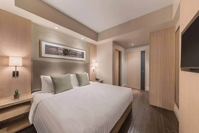غرفة قياسية بسرير كينج، Seda Central Bloc Cebu City 2/5