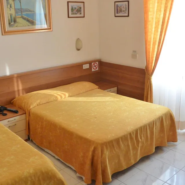 غرفة ثلاثية، Hotel Mignon 2/7
